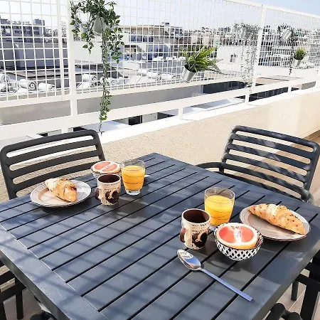 Sea Breeze Central, 2bed *