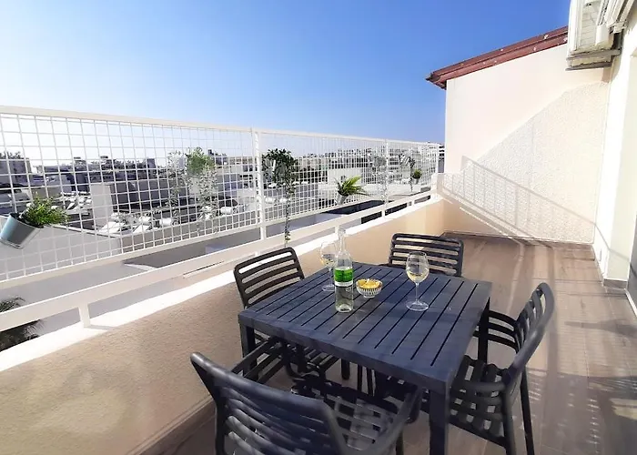 Sea Breeze Central, 2bed * 레메소스