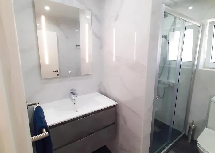 Sea Breeze Central, 2bed Apartment