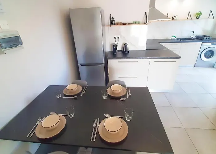 Lägenhet Sea Breeze Central, 2bed Limassol