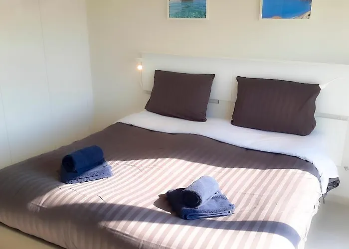 Sea Breeze Central, 2bed Apartment Limassol