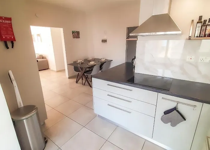 Sea Breeze Central, 2bed * Limassol