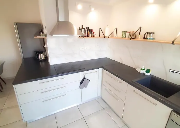 Sea Breeze Central, 2bed Apartment Limassol